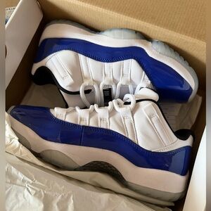 Jordan WMNS Air Jordan 11 Retro Low in White, Black & Concord